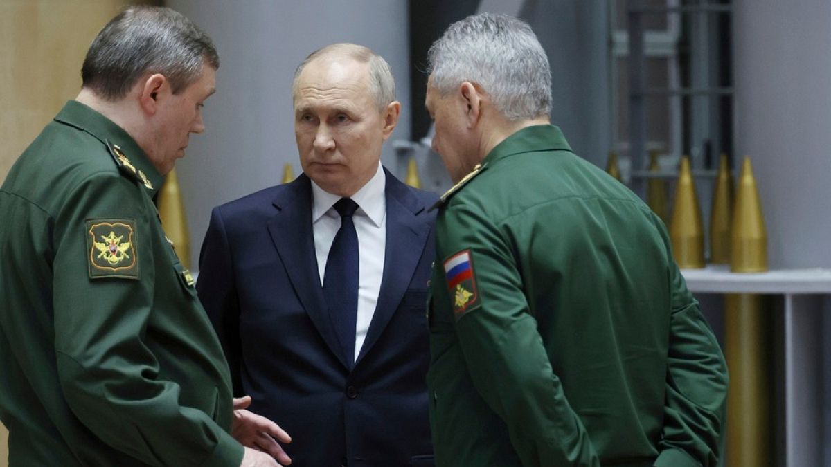 Vladimir Putin, Savunma Bakanı Sergey Şoygu'yu kovdu