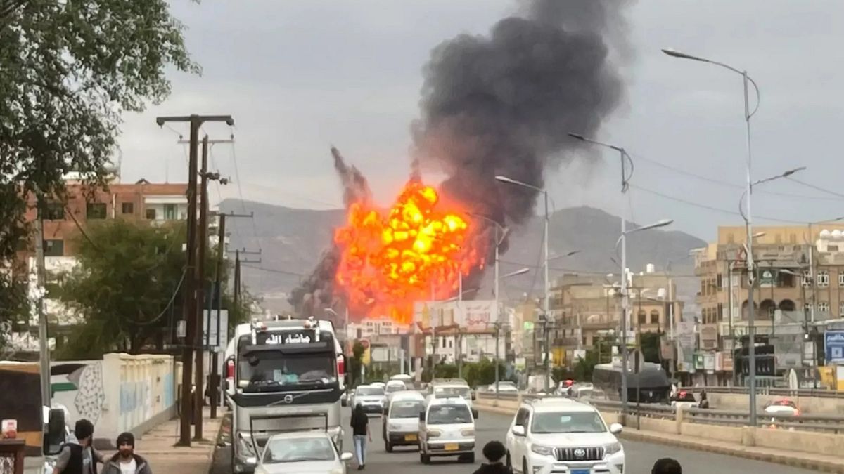 İsrail'in Yemen'e düzenlediği hava saldırılarında en az 9 kişi öldü