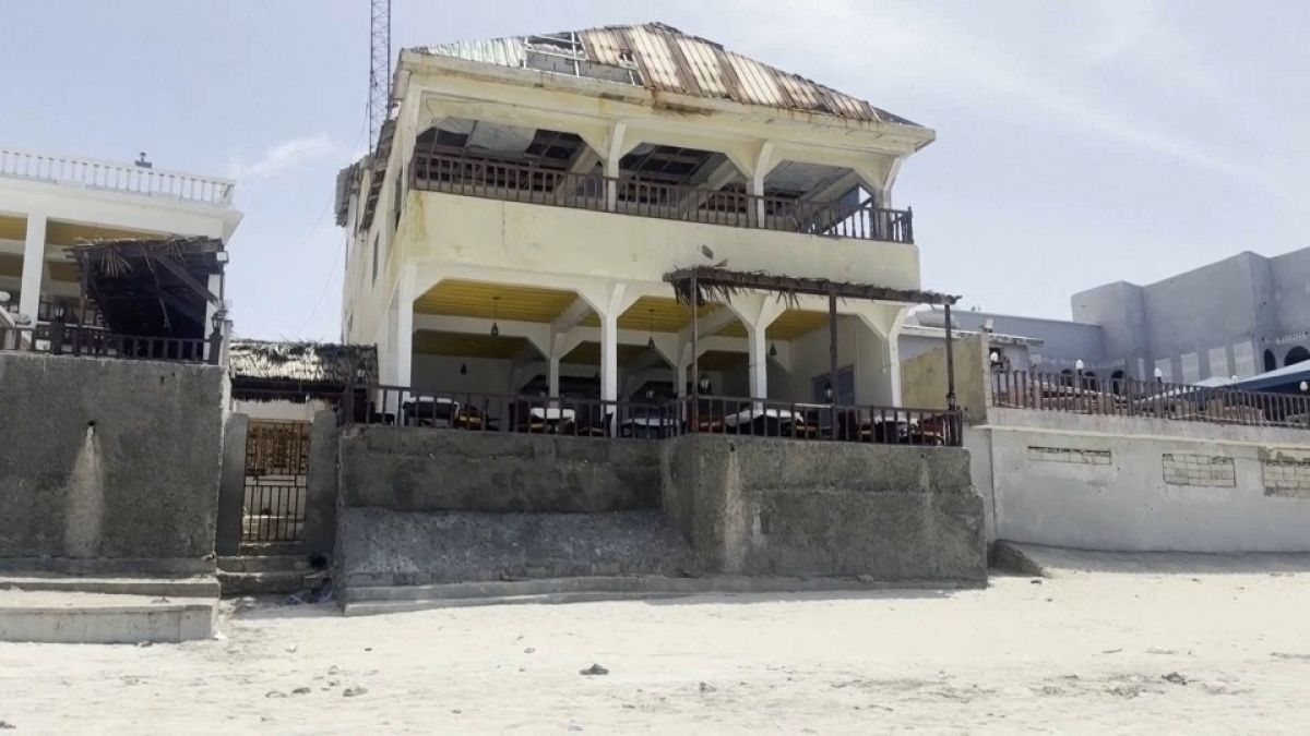 Eş-Şebab Somali'nin başkenti Mogadişu'da bir otele saldırı düzenledi: En az 32 kişi öldü