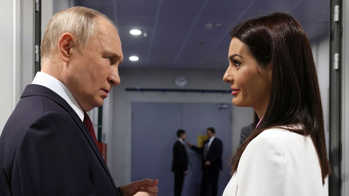 Rusya'dan para transferi yapmakla suçlanan Gagauz lideri Moldova'da hakim karşısına çıktı