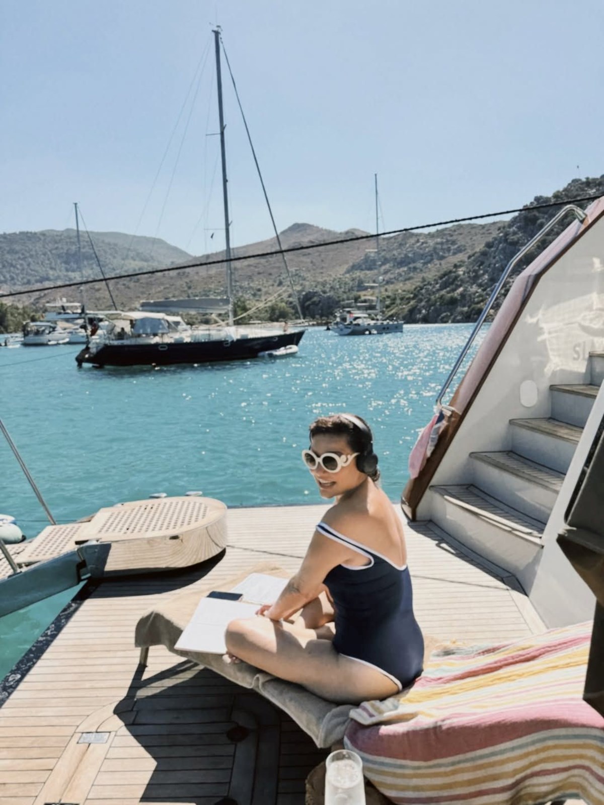 Deniz Seki'den tatil pozları: Acaba yeni şarkı mı yazdım? - görsel 5