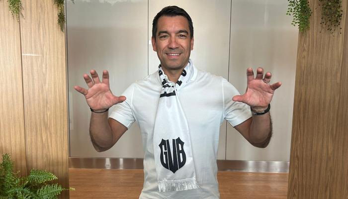 Beşiktaş'ın yeni teknik direktörü Giovanni van Bronckhorst İstanbul'a geldi!Beşiktaş