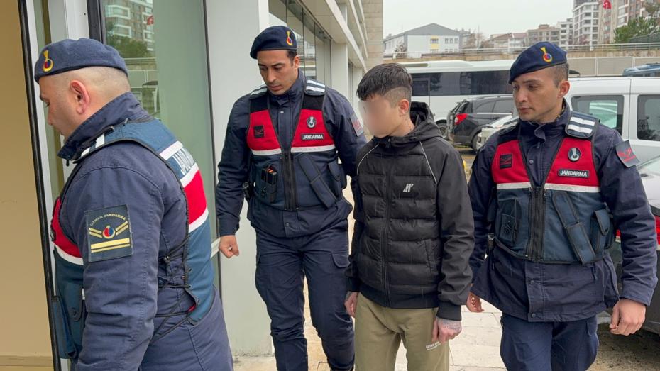 Samsun'da 17 yaşındaki genç, uyuşturucu haplarla yakalandı