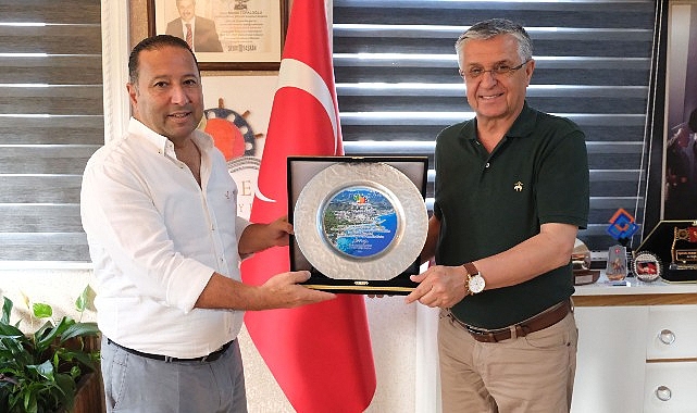 Başkan Topaloğlu'na Barış'ta Plaket - GÜNDEM