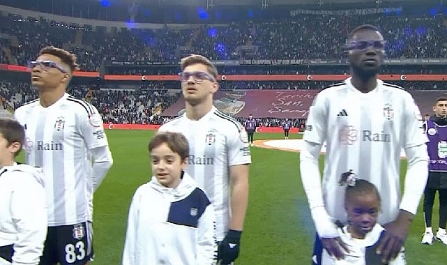 Beşiktaşlı futbolcular sahaya mor gözlüklerle çıktı - SPOR