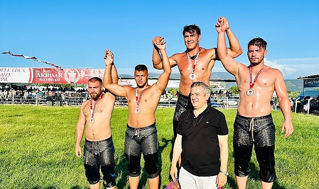 Kemer Belediyesi güreşçileri Kemer'e madalyalarla döndü - SPOR