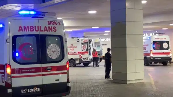 Sakarya Hendek'te Fındık İşçilerini Taşıyan Traktör Devrildi: 18 Yaralı