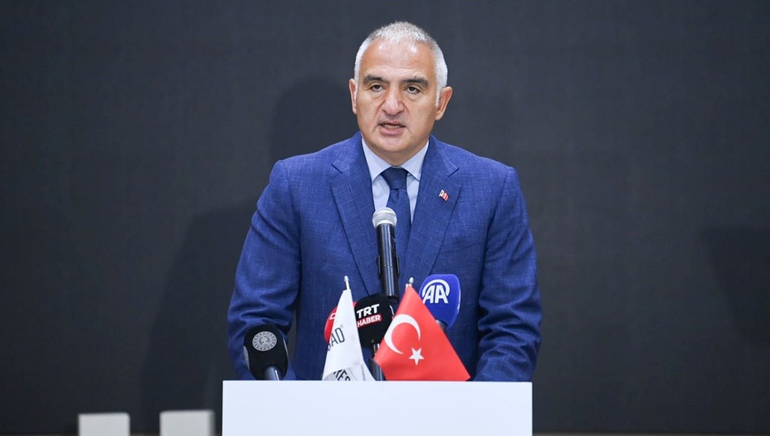 Bakan Ersoy: Sezai Karakoç'un hayatında bir hazine saklıdır - Son Dakika Türkiye Haberleri
