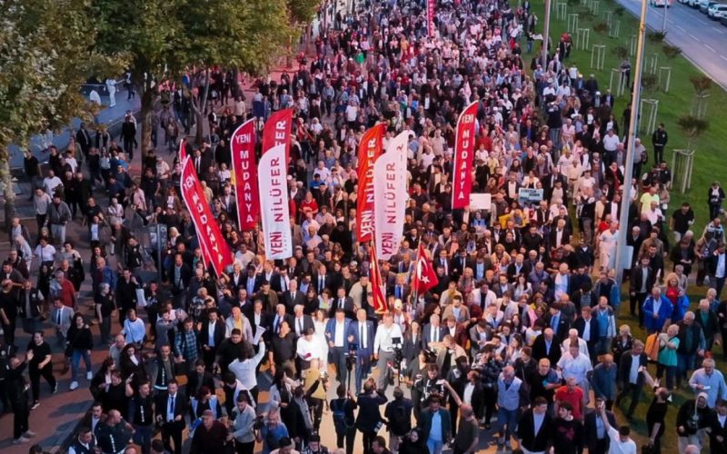 Özgür Özel Bursa’da binlerle buluştu, Erdoğan'a seslendi 'Gel Bursa’da seçimleri yenileyelim'