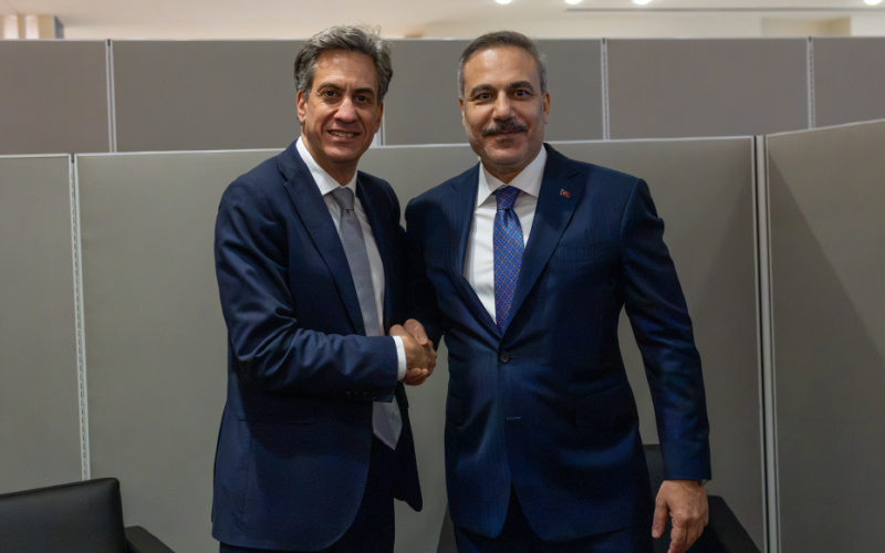 Dışişleri Bakanı Hakan Fidan, İngiliz mevkidaşıyla önemli görüşmeler gerçekleştirdi
